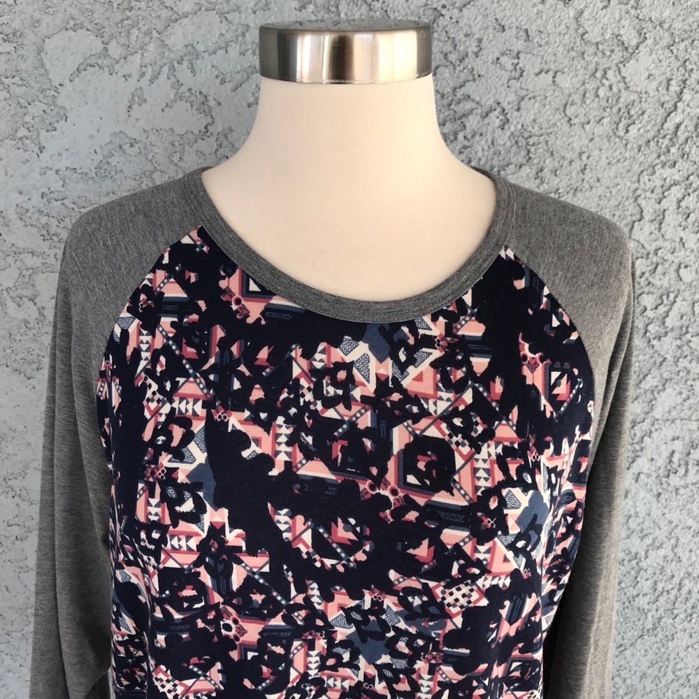 LuLaRoe Long Sleeve Shirt Top Gray Black geometric - Picture 5 of 7